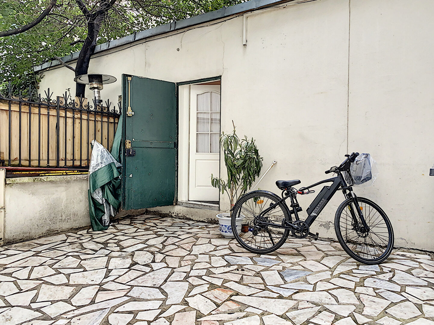 Atelier a renover sur cour à Asnieres sur seine 92600 — photo 1