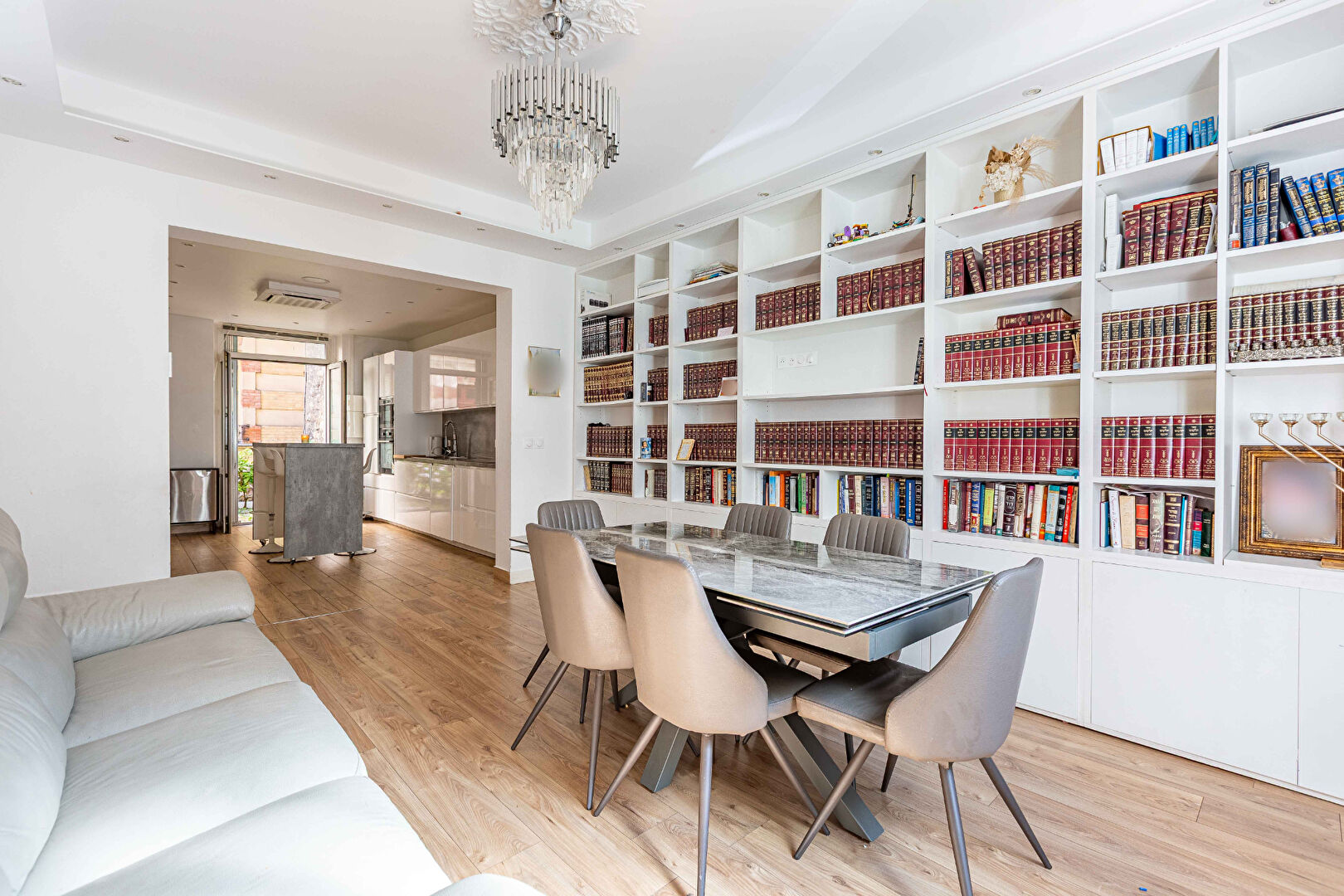 Bureaux a amenager pour une activite de professions liberales à Neuilly sur seine 92200 — photo 2