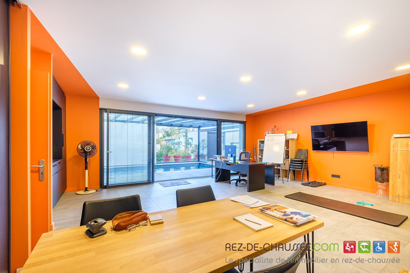 Ensemble professionnel d'exception avec piscine à Charbonnieres les bains 69260 — photo 6