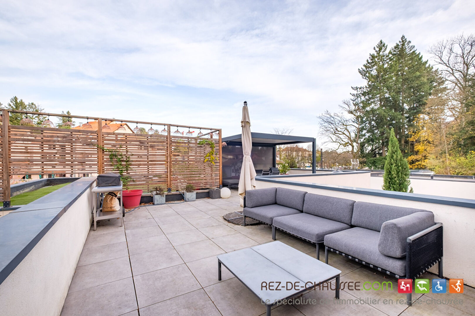 Ensemble professionnel d'exception avec piscine à Charbonnieres les bains 69260 — photo 7
