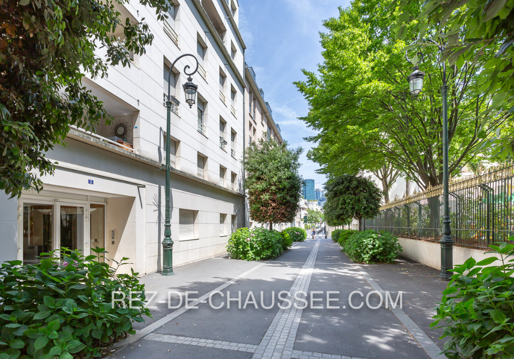 BUREAUX A AMENAGER EN REZ-DE-CHAUSSEE 2-3 PIECES - VIEUX PUTEAUX