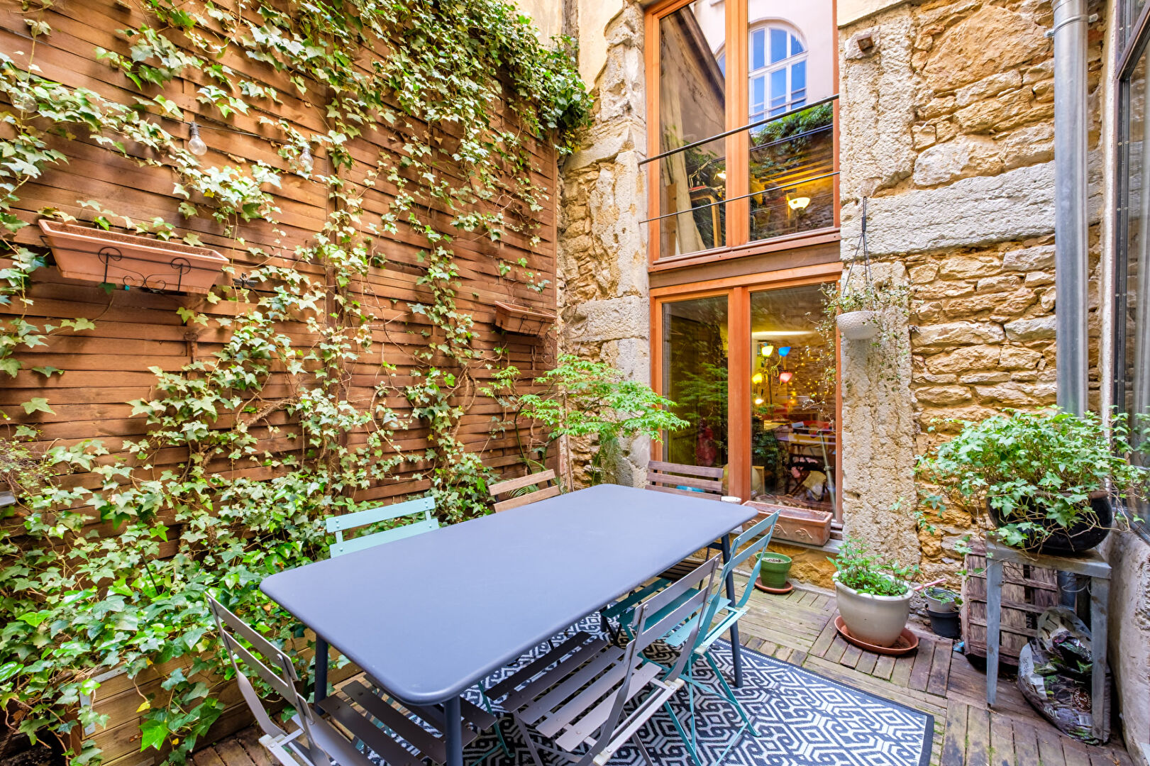 Croix-rousse-bel appartement canut 210 m²  avec patio- usage mixte à Lyon 69001 — photo 1