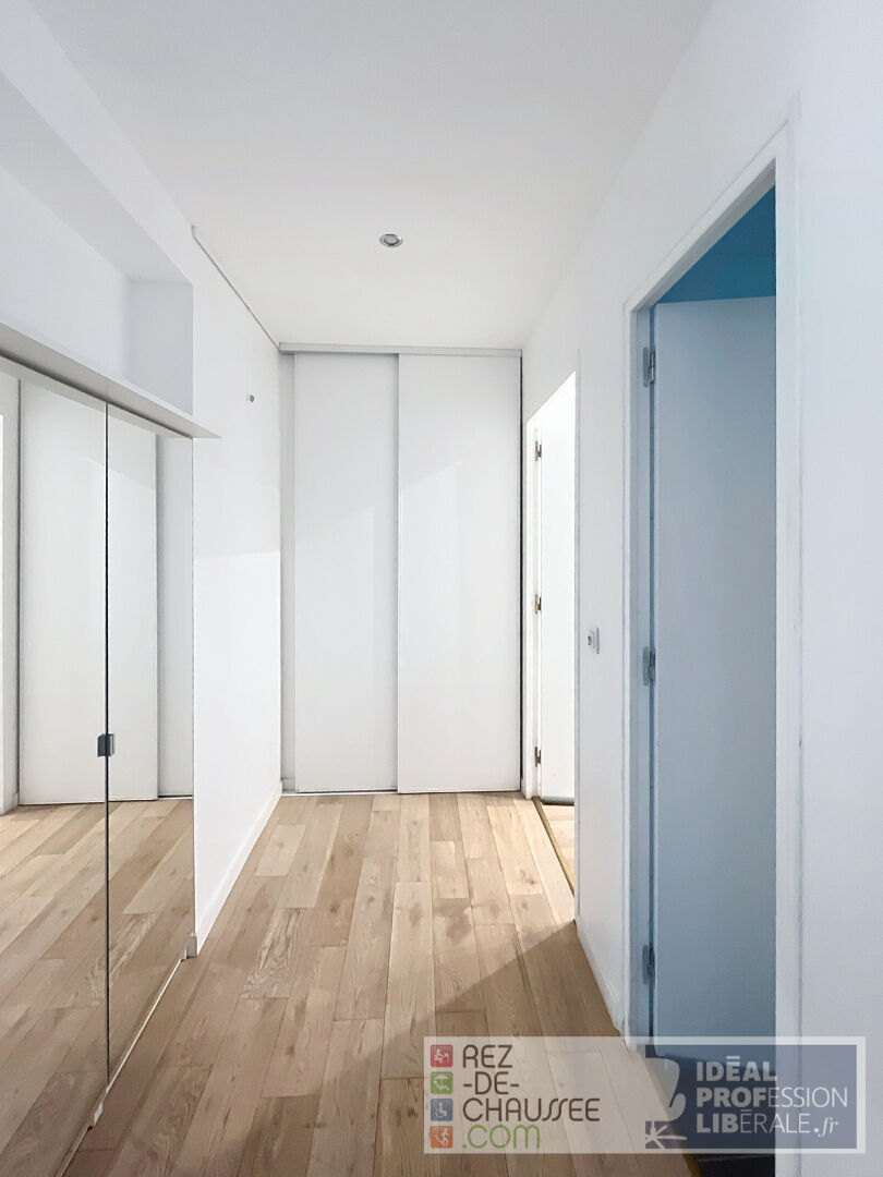 Square carpeaux - beau studio  de 40 m2 sur cour à Paris 18 — photo 9