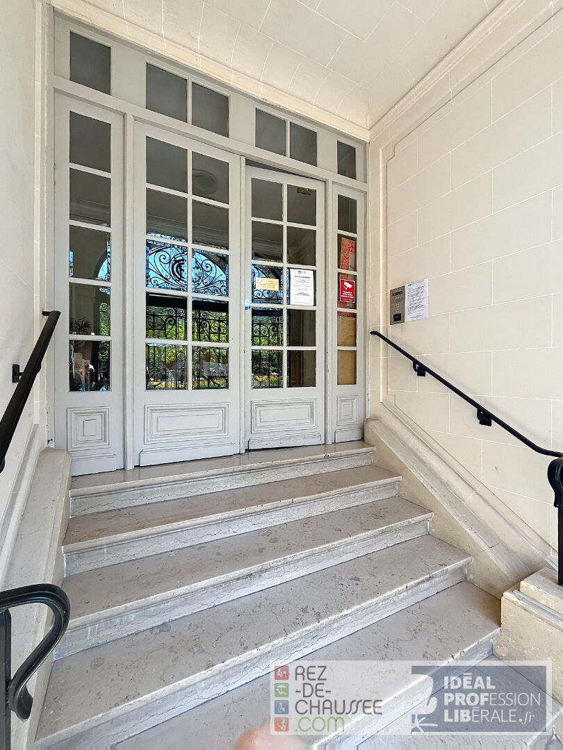 Square carpeaux - beau studio  de 40 m2 sur cour à Paris 18 — photo 12