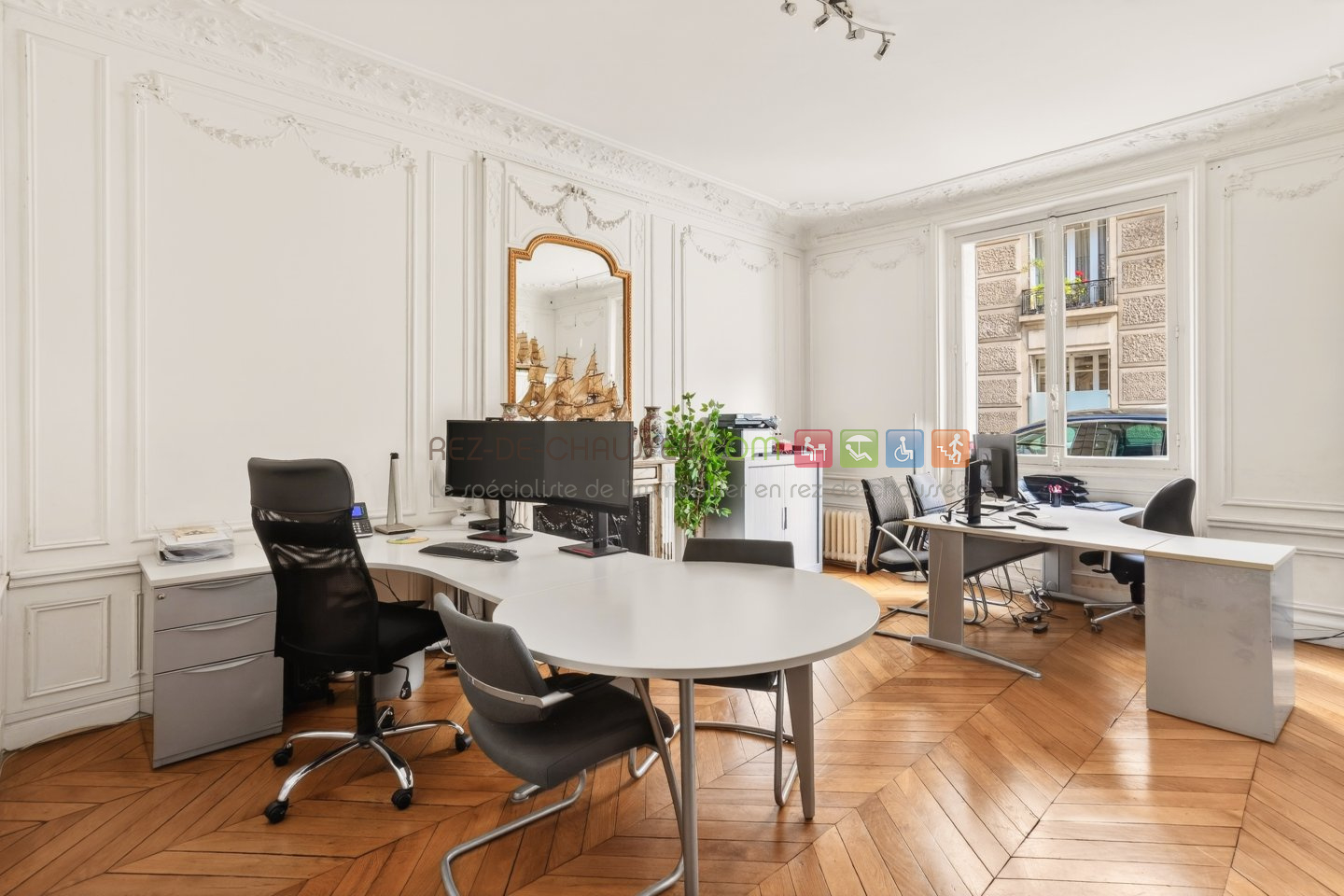 Bel espace de bureaux proche mairie 16e a louer en bail professionnel à Paris 16 — photo 1