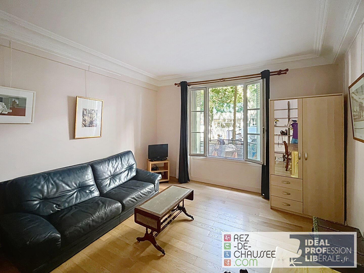 BUTTE MONTMARTRE - STUDIO EN RDC