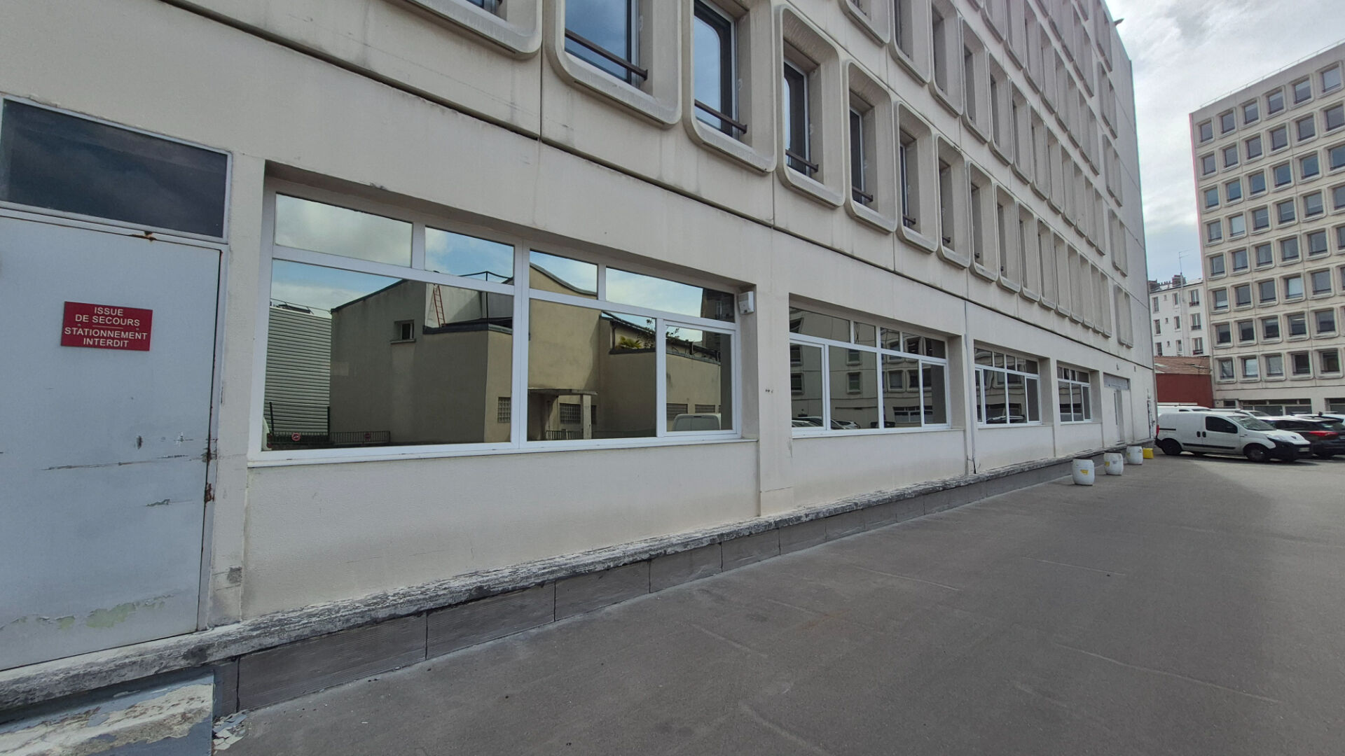 Plateau de bureaux avec quai de dechargement à Montreuil 93100 — photo 1