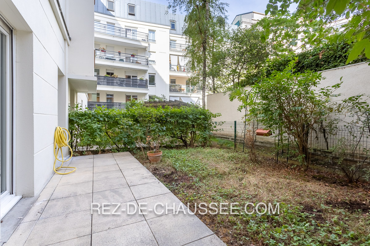 APPARTEMENT AVEC TERRASSE  JARDIN ET PARKING