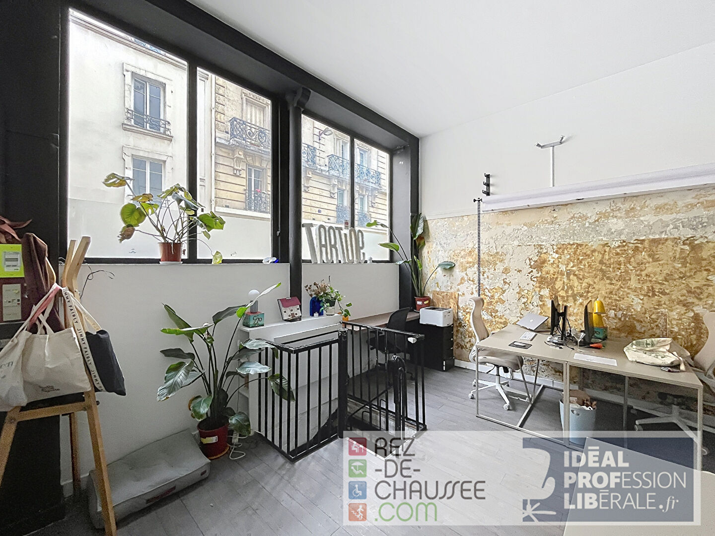 PARIS XVIII - OPEN SPACE  DE 44M2