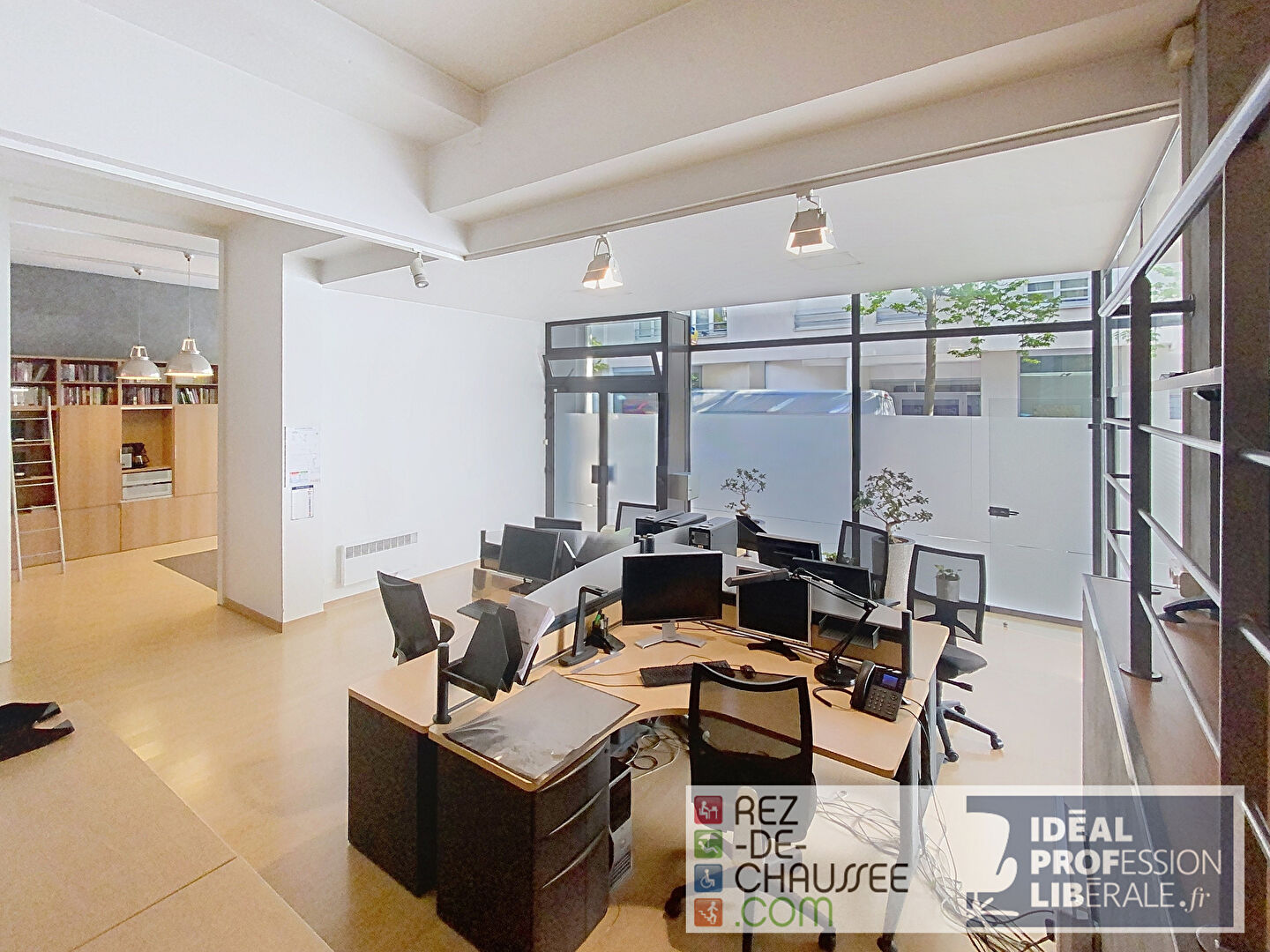 Pont de suresnes - 290 m² - bureaux / showroom - architecture contemporaine à Suresnes 92150 — photo 4