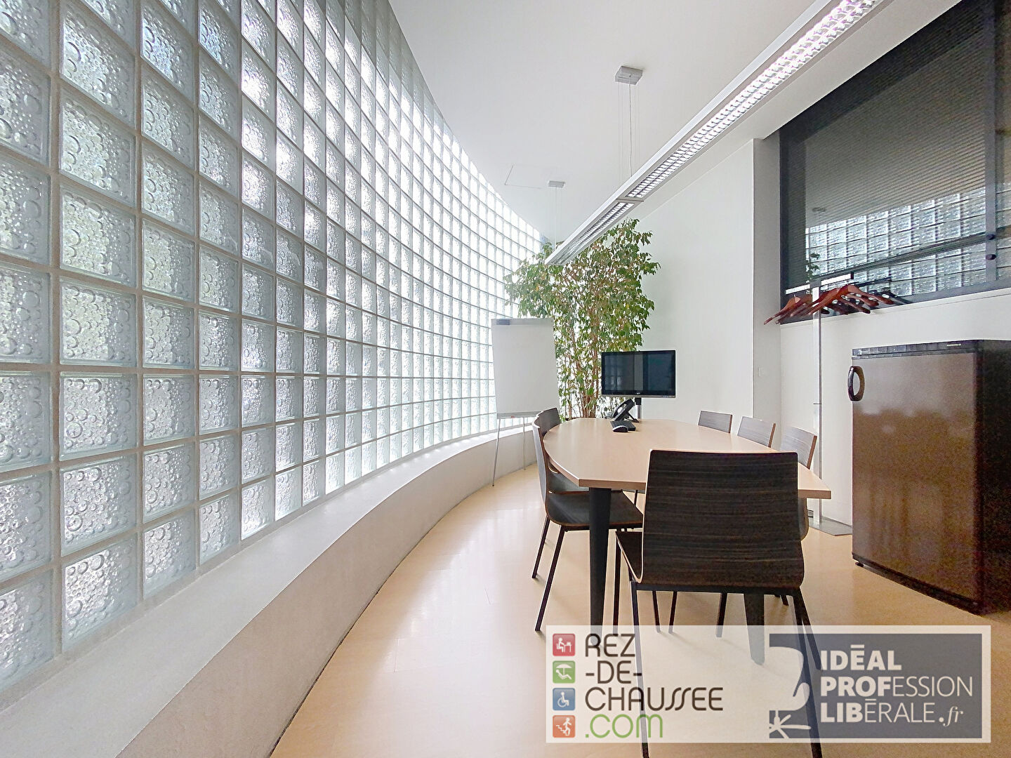 Pont de suresnes - 290 m² - bureaux / showroom - architecture contemporaine à Suresnes 92150 — photo 5