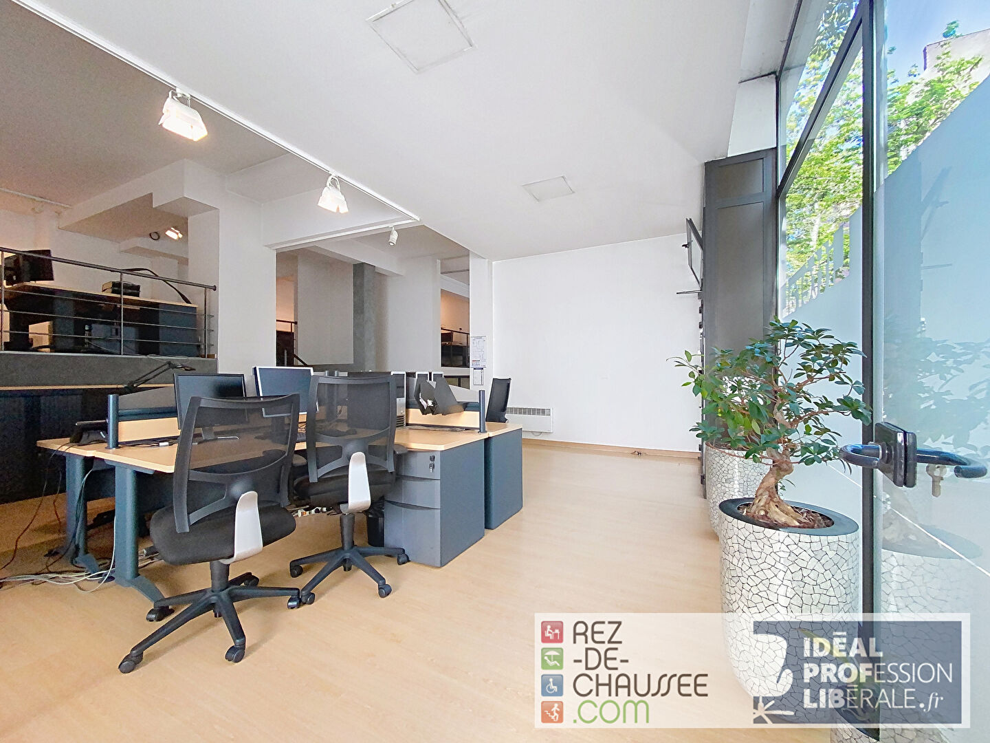 Pont de suresnes - 290 m² - bureaux / showroom - architecture contemporaine à Suresnes 92150 — photo 7
