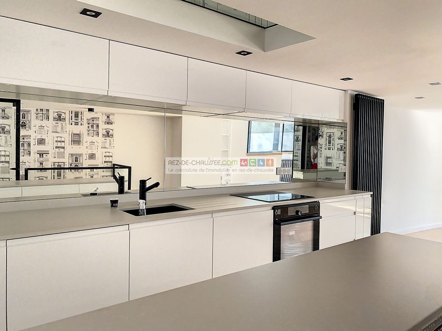 Appartement atypique renove parc des buttes-chaumont à Paris 19 — photo 4