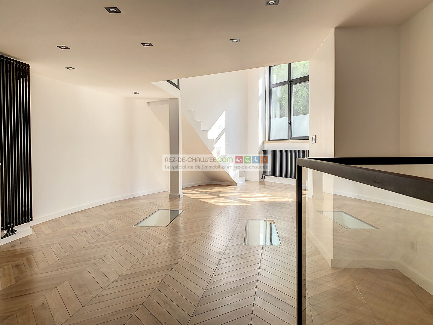 BUREAUX EN LOFT FACE AU PARC DES BUTTES-CHAUMONT